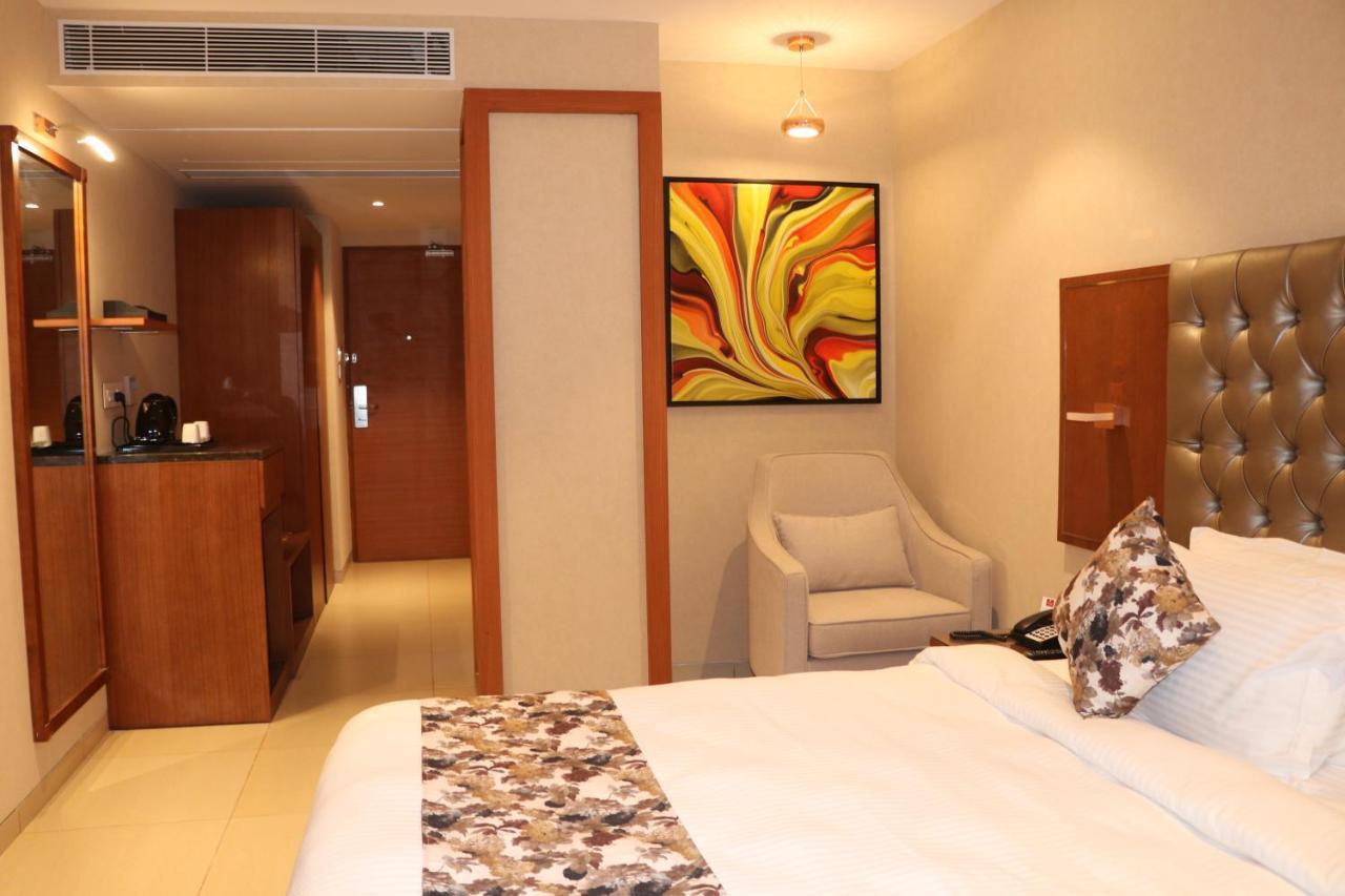 Sk Lords Inn Ahmedabad Bagian luar foto
