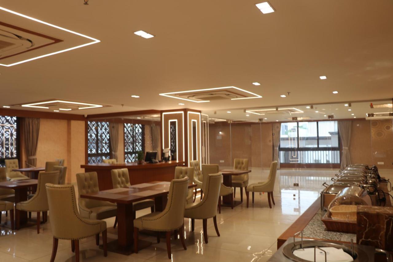 Sk Lords Inn Ahmedabad Bagian luar foto