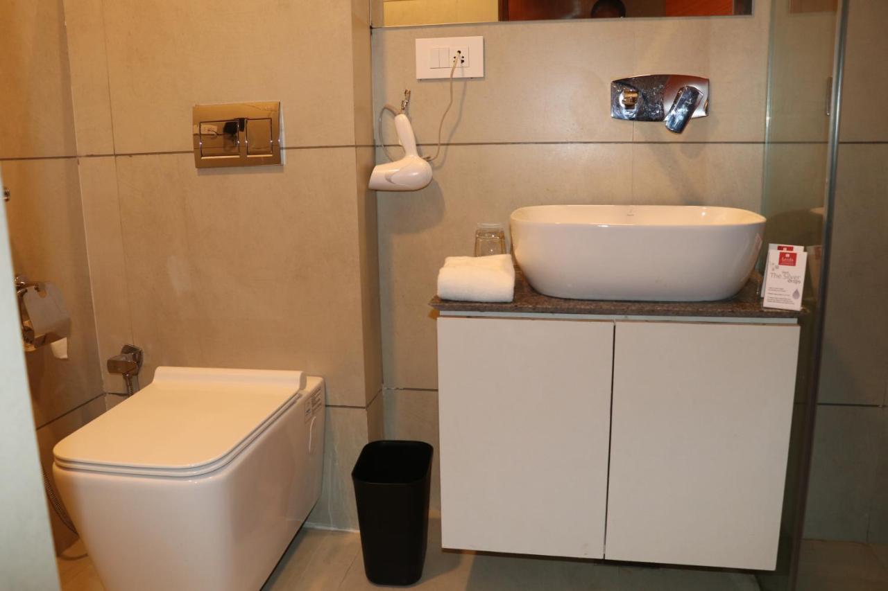 Sk Lords Inn Ahmedabad Bagian luar foto