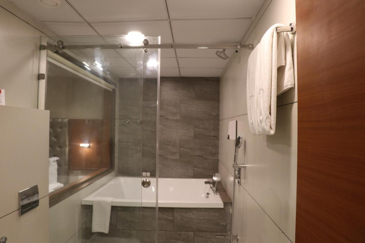 Sk Lords Inn Ahmedabad Bagian luar foto