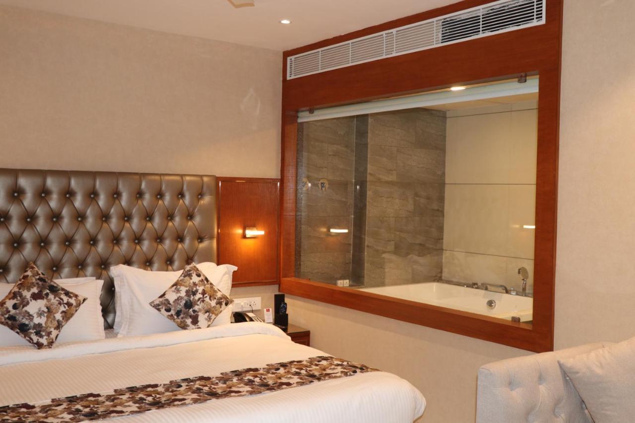 Sk Lords Inn Ahmedabad Bagian luar foto