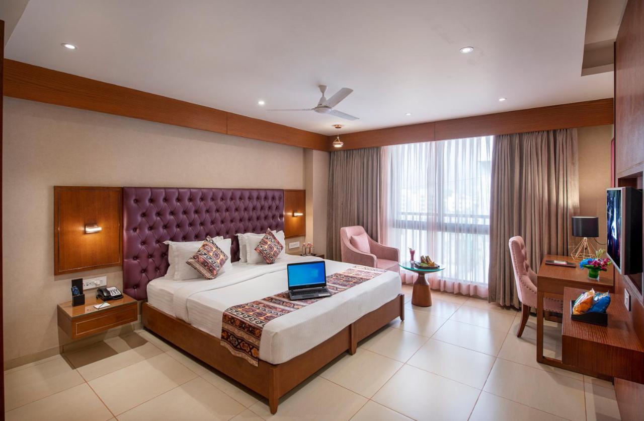 Sk Lords Inn Ahmedabad Bagian luar foto