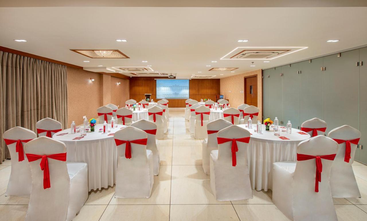 Sk Lords Inn Ahmedabad Bagian luar foto