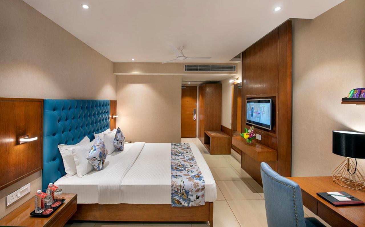 Sk Lords Inn Ahmedabad Bagian luar foto