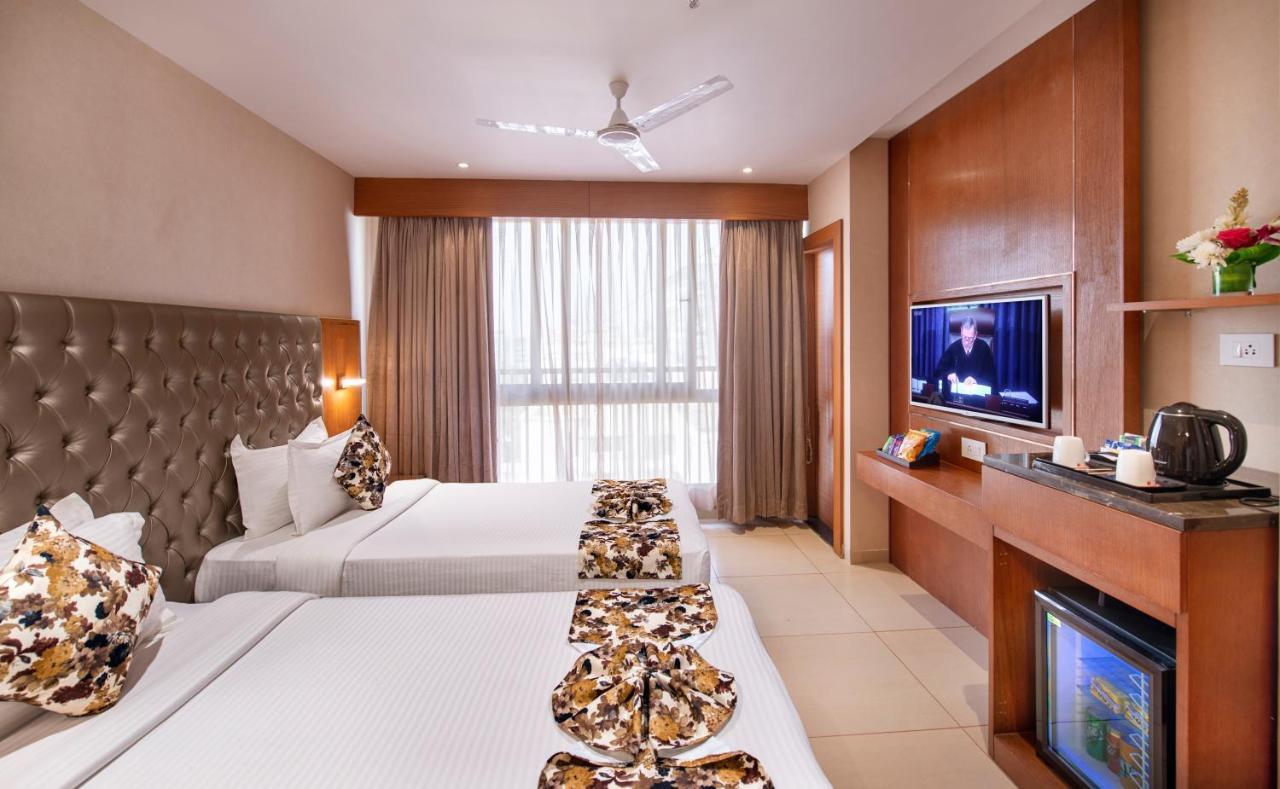 Sk Lords Inn Ahmedabad Bagian luar foto