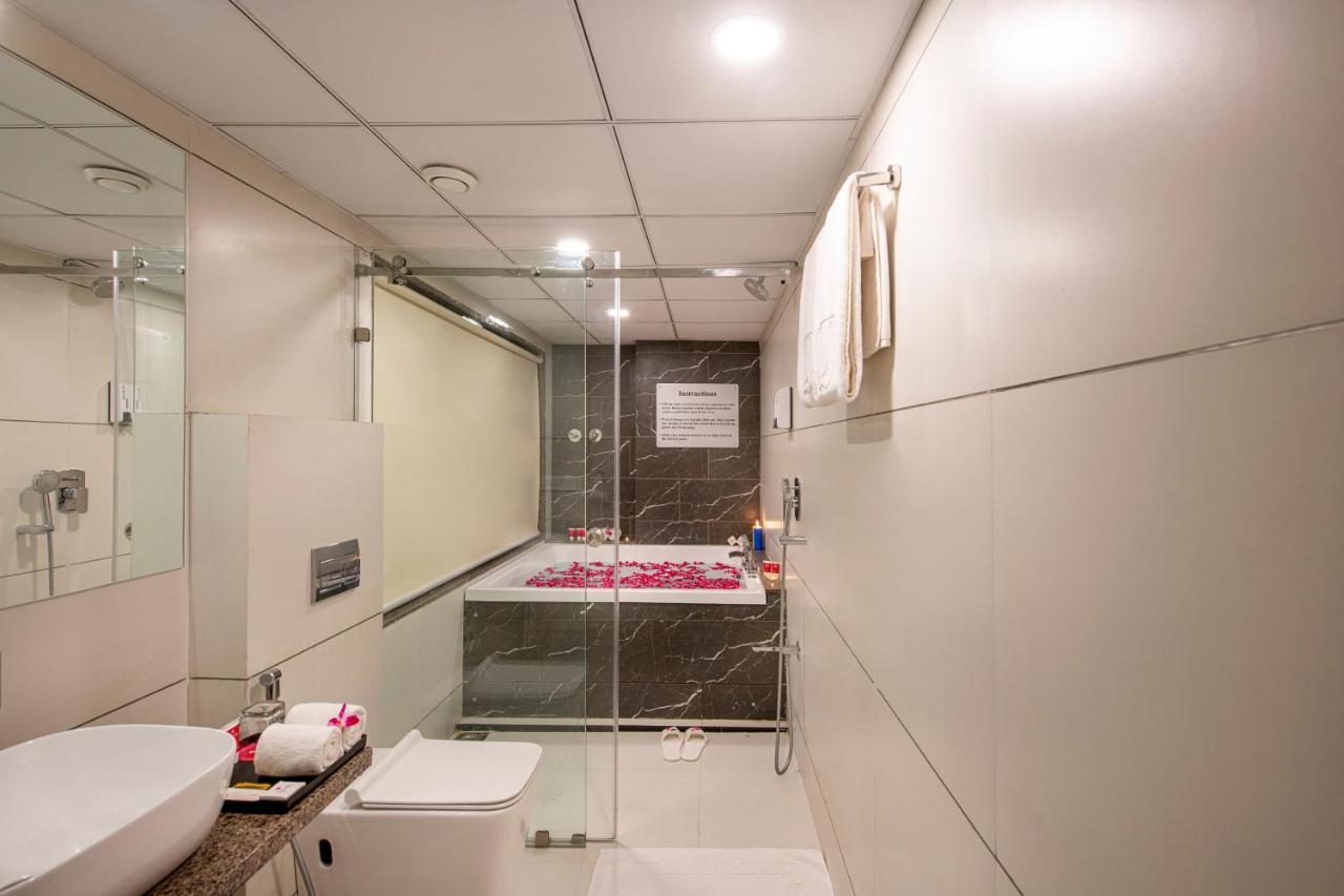 Sk Lords Inn Ahmedabad Bagian luar foto