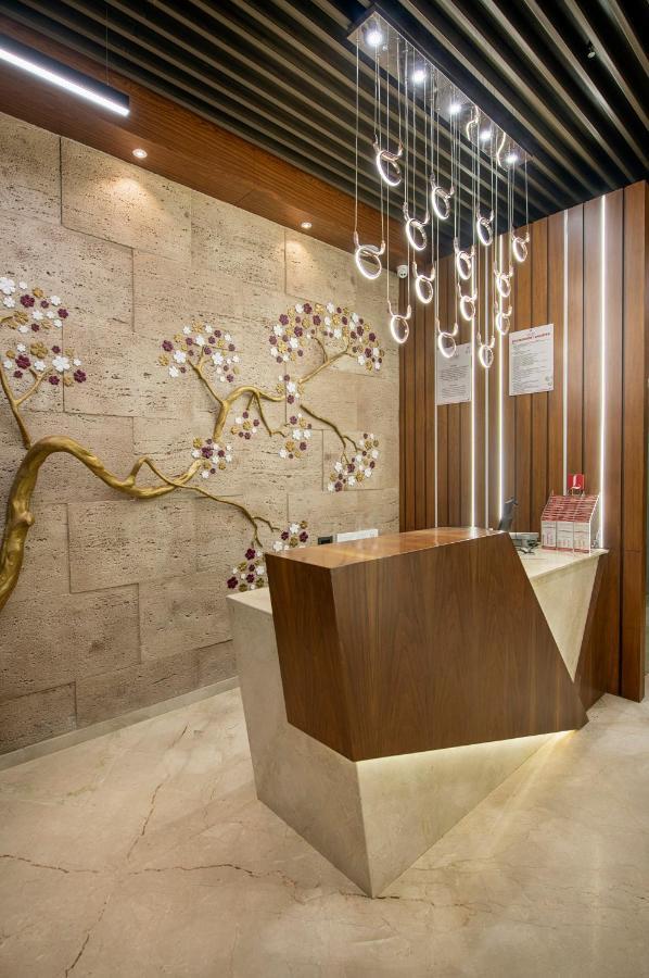 Sk Lords Inn Ahmedabad Bagian luar foto