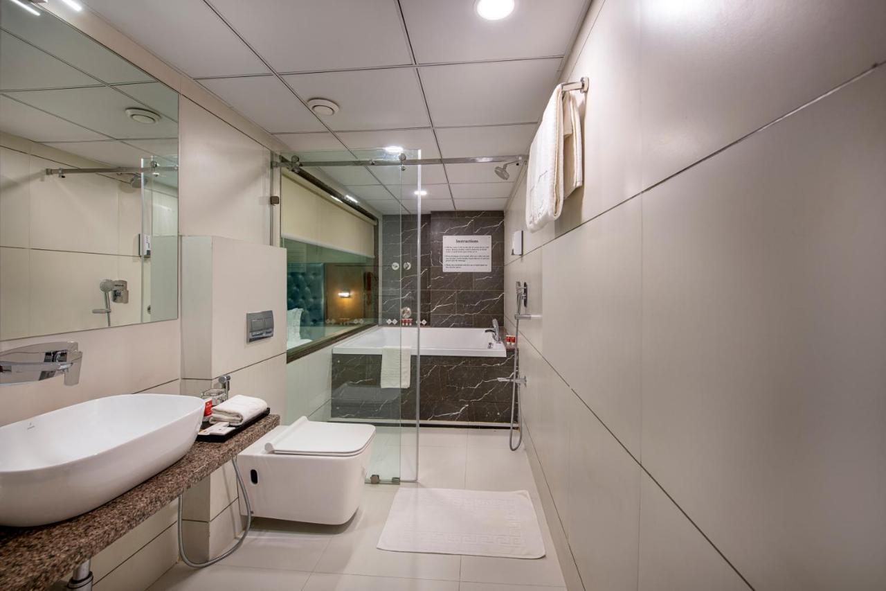 Sk Lords Inn Ahmedabad Bagian luar foto