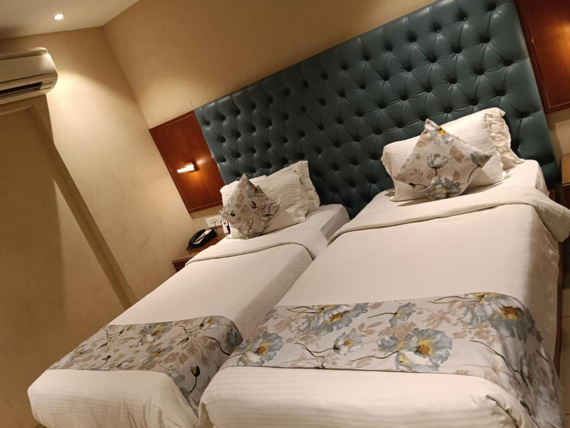 Sk Lords Inn Ahmedabad Bagian luar foto